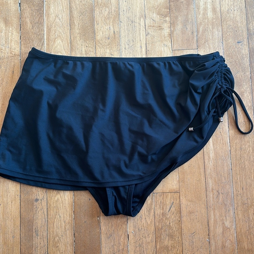 Women’s bathing suit bottom size XL 16-18